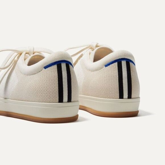 ✨Rothys The Lace Up Blond Sz 8 Sneakers✨ - Picture 5 of 13